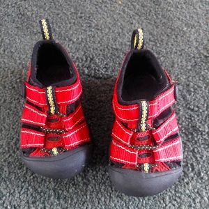 NWOT Toddler Keen Walking Sandals